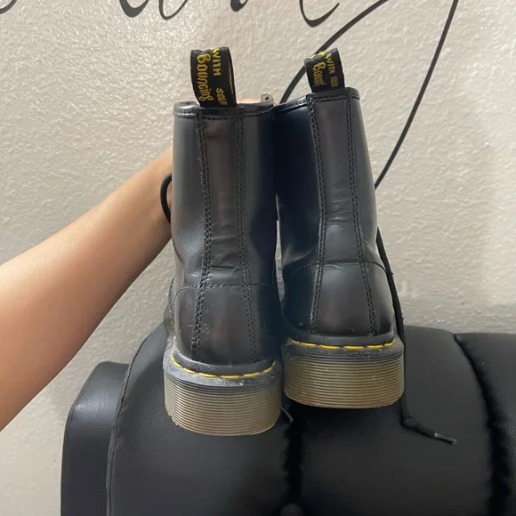 100% AUTHENTIC DR MARTENS SIZE 5!!! - Picture 6 of 8